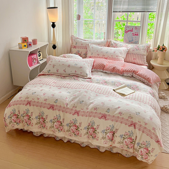 91家纺网 家纺一手货源 找家纺 仟网汇 2025新款牛奶绒豆豆绒床盖四件套 蔷薇语