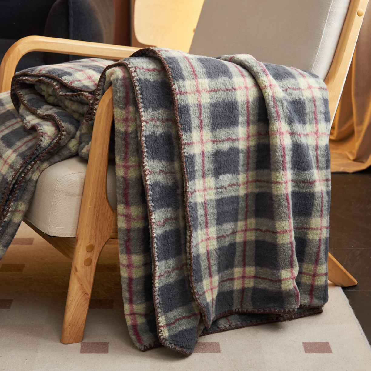 91家纺网 家纺一手货源 找家纺 早晨家纺 2025新款230g双层羊绒牛奶绒毛毯 双层毛毯-雾里青格