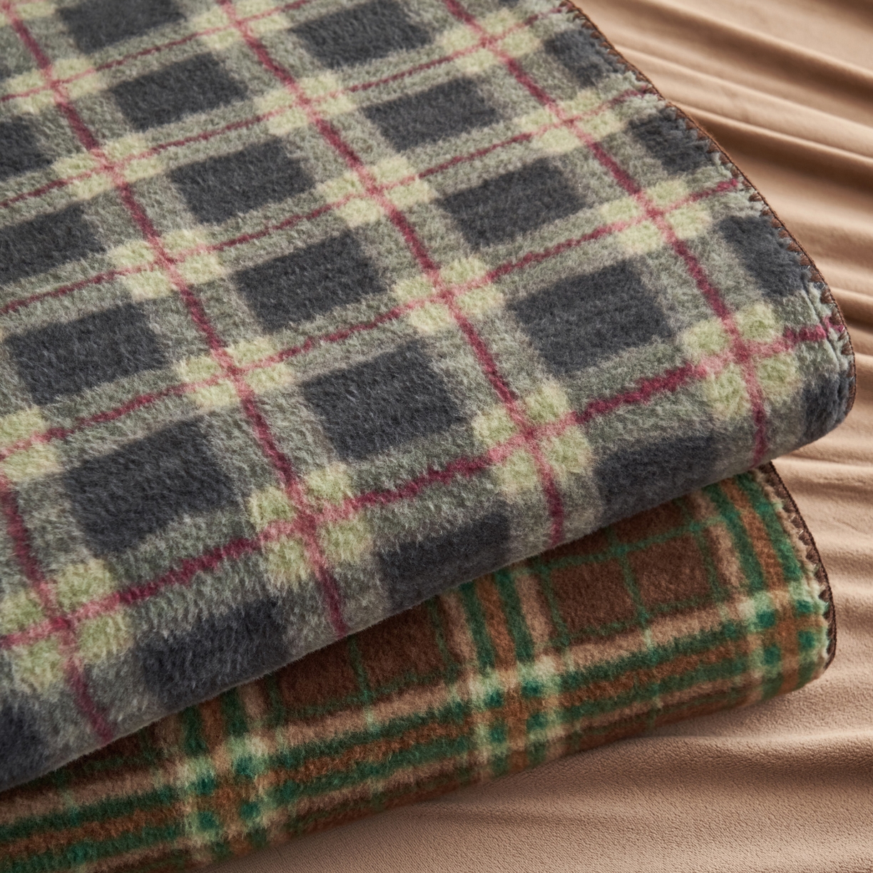 91家纺网 家纺一手货源 找家纺 早晨家纺 2025新款230g双层羊绒牛奶绒毛毯 组合