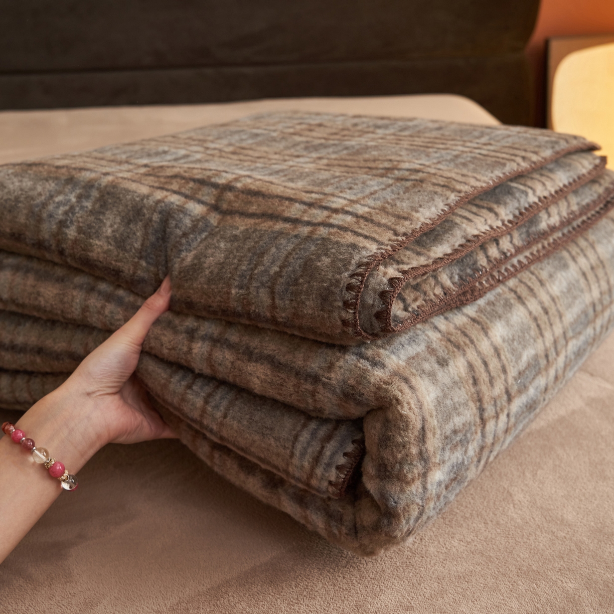 91家纺网 家纺一手货源 找家纺 早晨家纺 2025新款230g双层羊绒牛奶绒毛毯 双层毛毯-牧羊格