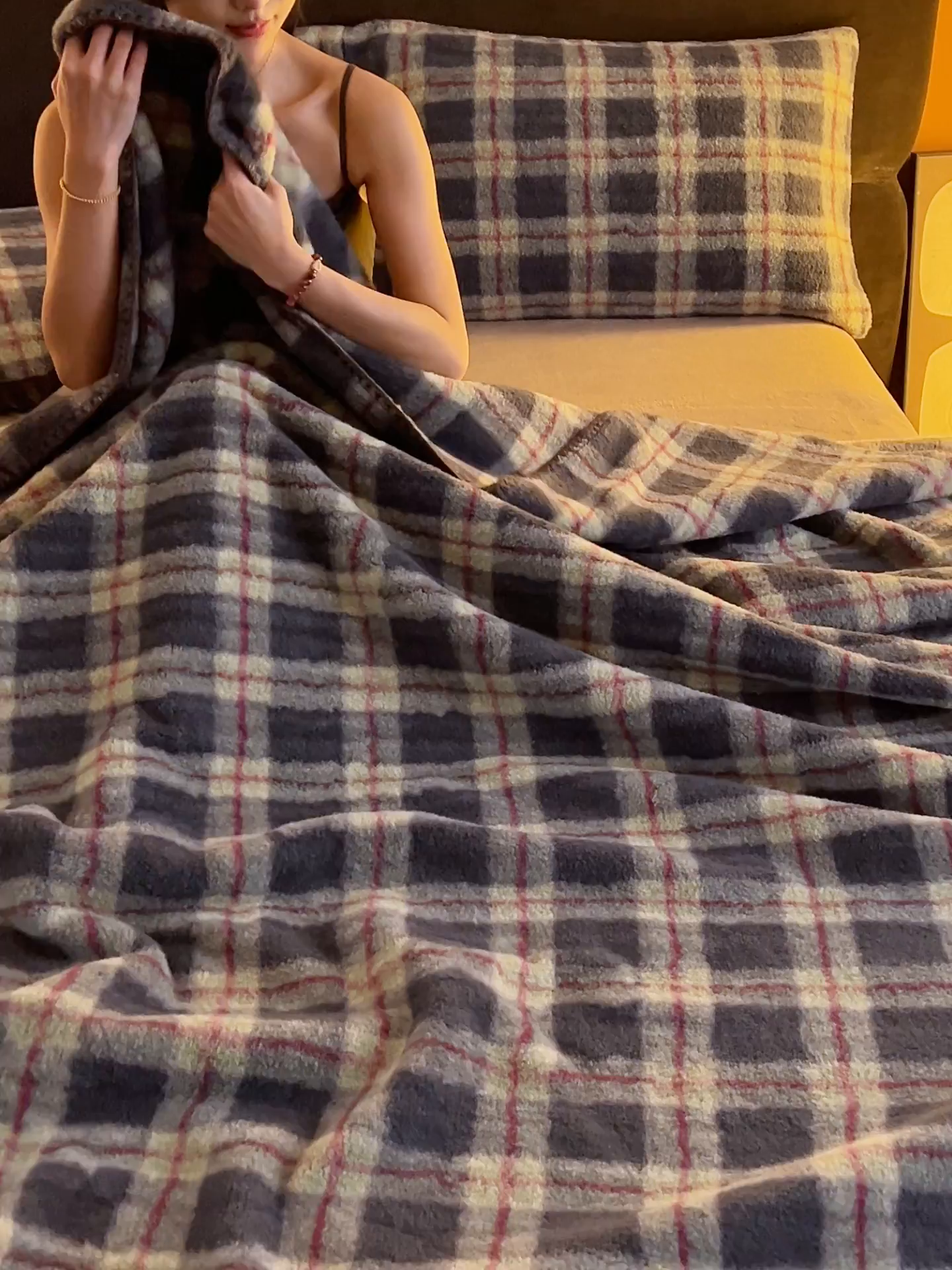 91家纺网 家纺一手货源 找家纺 早晨家纺 2025新款230g双层羊绒牛奶绒毛毯 双层毛毯-雾里青格