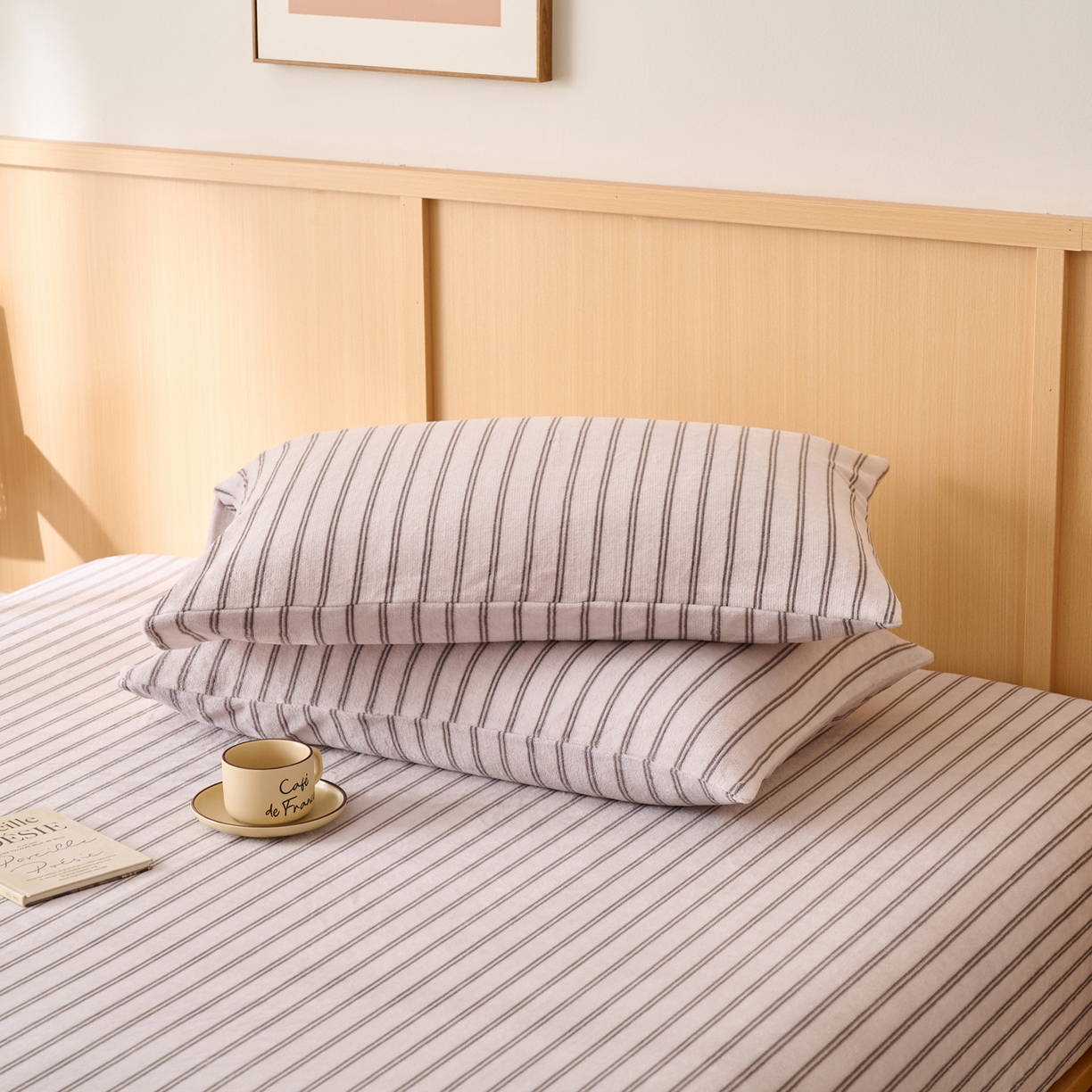 91家纺网 家纺一手货源 找家纺 早晨家纺 2025新款野牧款高克重牛奶绒印花单床笠 野牧-竖条白