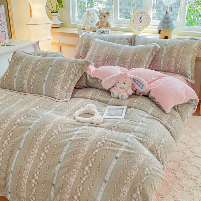 91家纺网 家纺一手货源 找家纺 仟网汇 2025新款双面牛奶绒四件套 南法假日