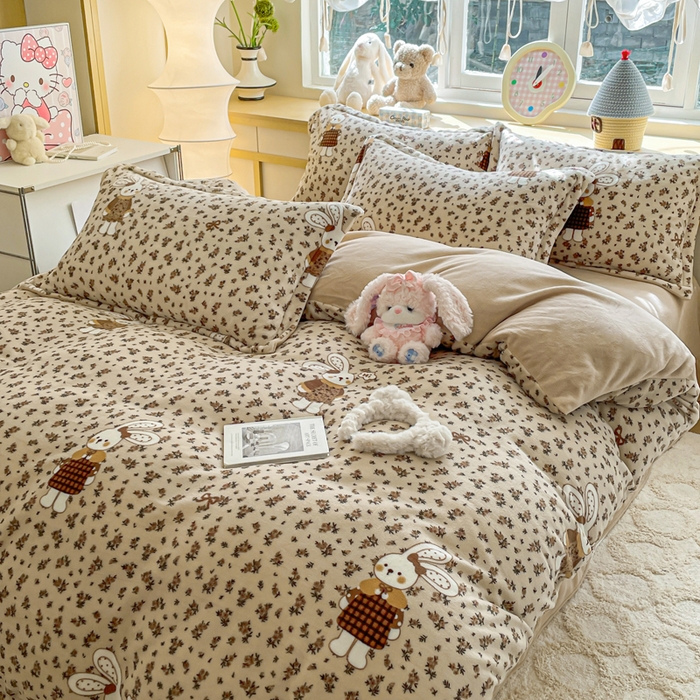 91家纺网 家纺一手货源 找家纺 仟网汇 2025新款双面牛奶绒四件套 布偶兔兔