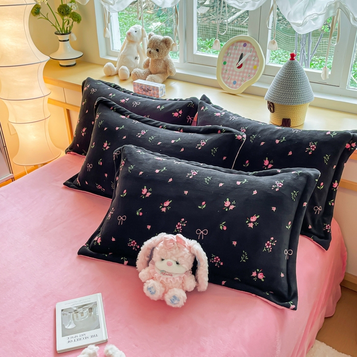 91家纺网 家纺一手货源 找家纺 仟网汇 2025新款双面牛奶绒四件套 乌梅子酱