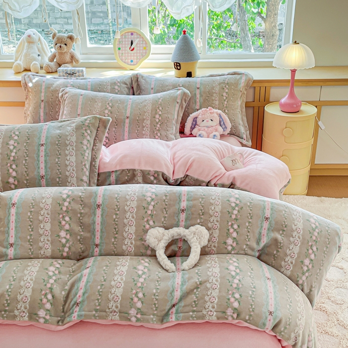 91家纺网 家纺一手货源 找家纺 仟网汇 2025新款双面牛奶绒四件套 南法假日