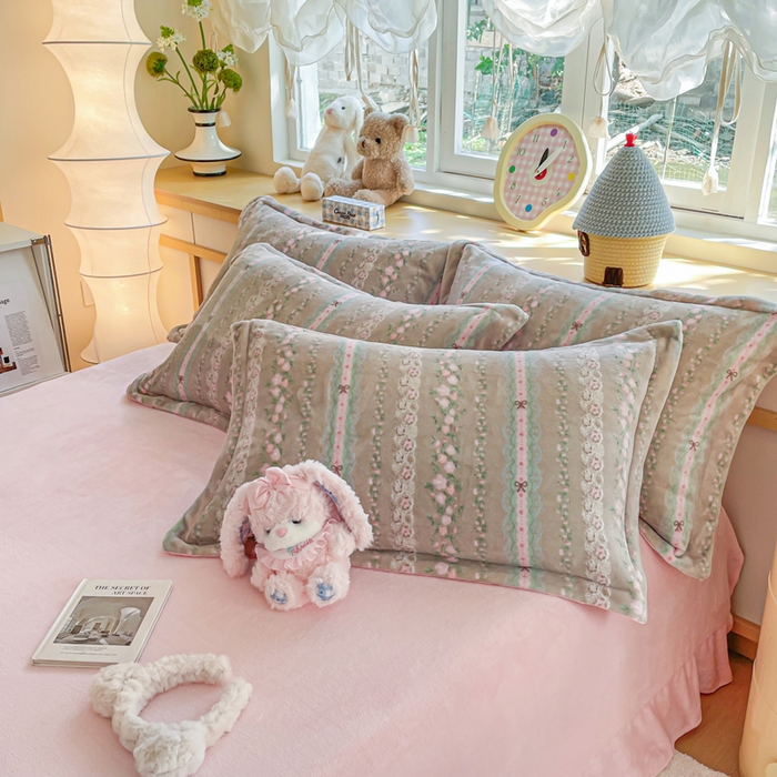 91家纺网 家纺一手货源 找家纺 仟网汇 2025新款双面牛奶绒四件套 南法假日