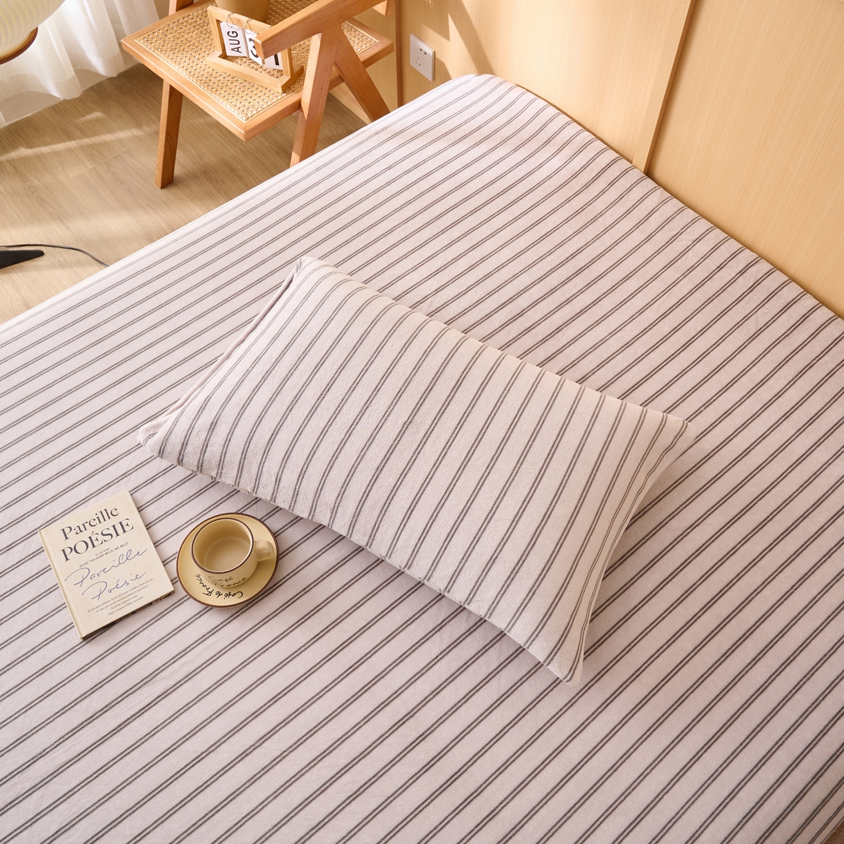 91家纺网 家纺一手货源 找家纺 早晨家纺 2025新款野牧款高克重牛奶绒印花单床笠 野牧-竖条白