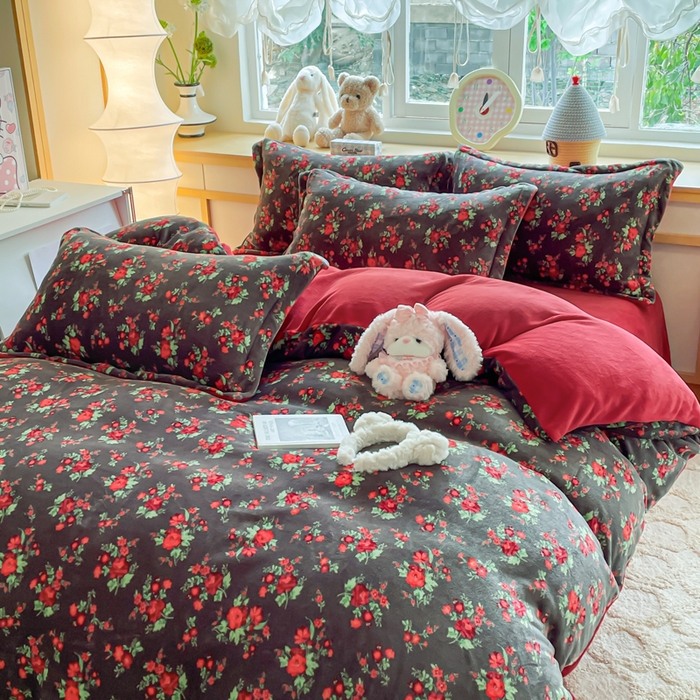 91家纺网 家纺一手货源 找家纺 仟网汇 2025新款双面牛奶绒四件套 花妖- 黑