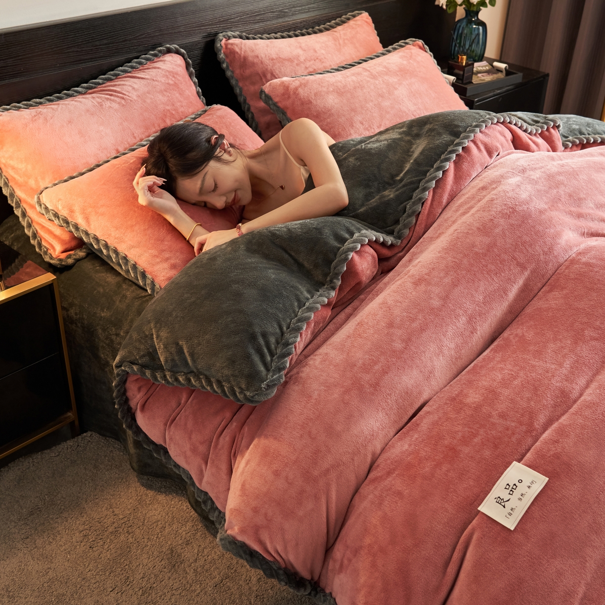 91家纺网 家纺一手货源 找家纺 （总）早晨家纺 2025新款黑金牛奶绒纯色-单被套系列风格1