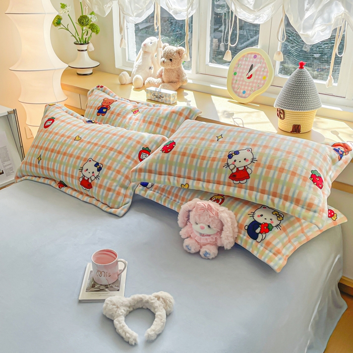 91家纺网 家纺一手货源 找家纺 仟网汇 2025新款双面牛奶绒四件套 草莓喵蓝