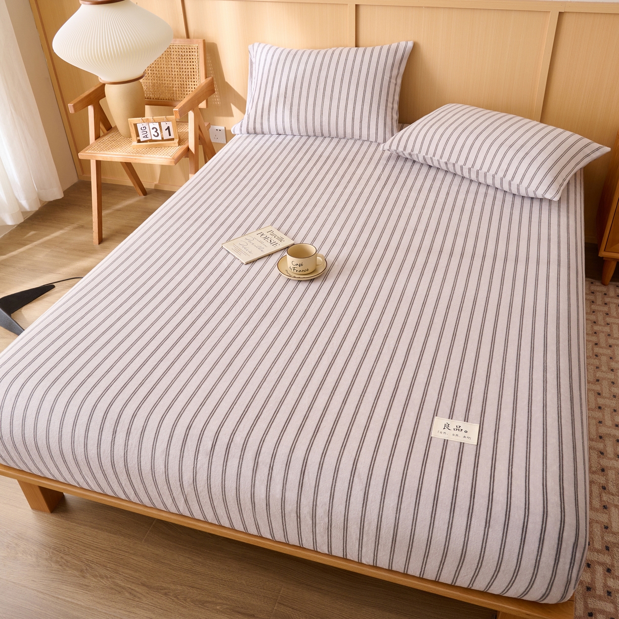 91家纺网 家纺一手货源 找家纺 早晨家纺 2025新款野牧款高克重牛奶绒印花单床笠 野牧-竖条白