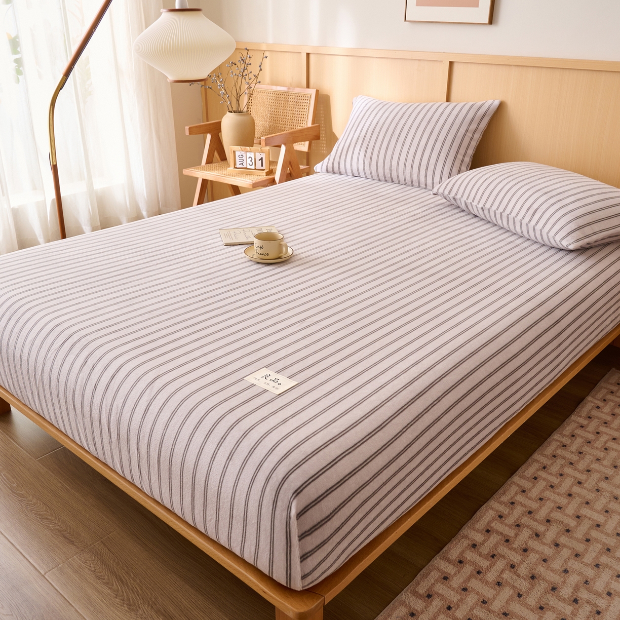 91家纺网 家纺一手货源 找家纺 早晨家纺 2025新款野牧款高克重牛奶绒印花单床笠 野牧-竖条白