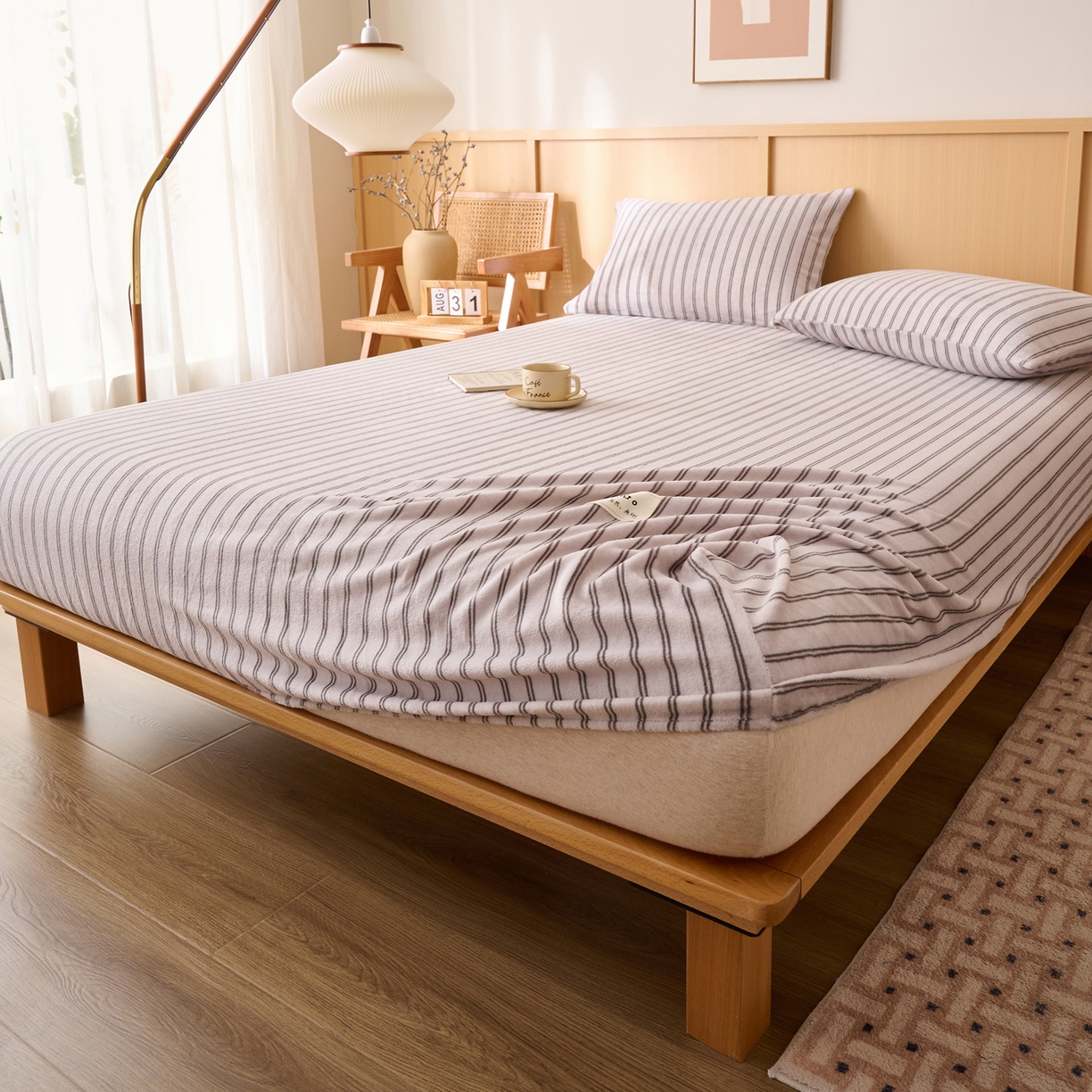 91家纺网 家纺一手货源 找家纺 早晨家纺 2025新款野牧款高克重牛奶绒印花单床笠 野牧-竖条白