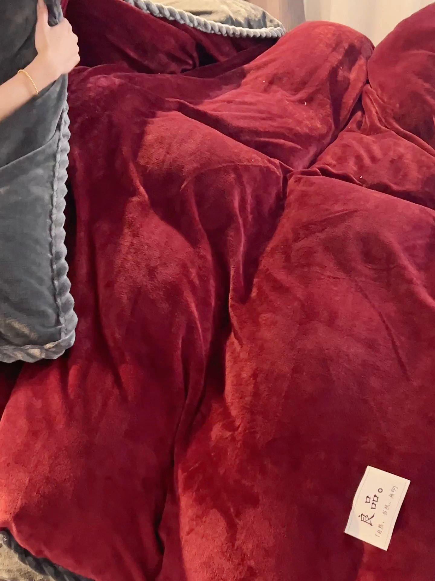 91家纺网 家纺一手货源 找家纺 早晨家纺 2025新款黑金牛奶绒纯色-单被套系列风格1 黑金-酒红