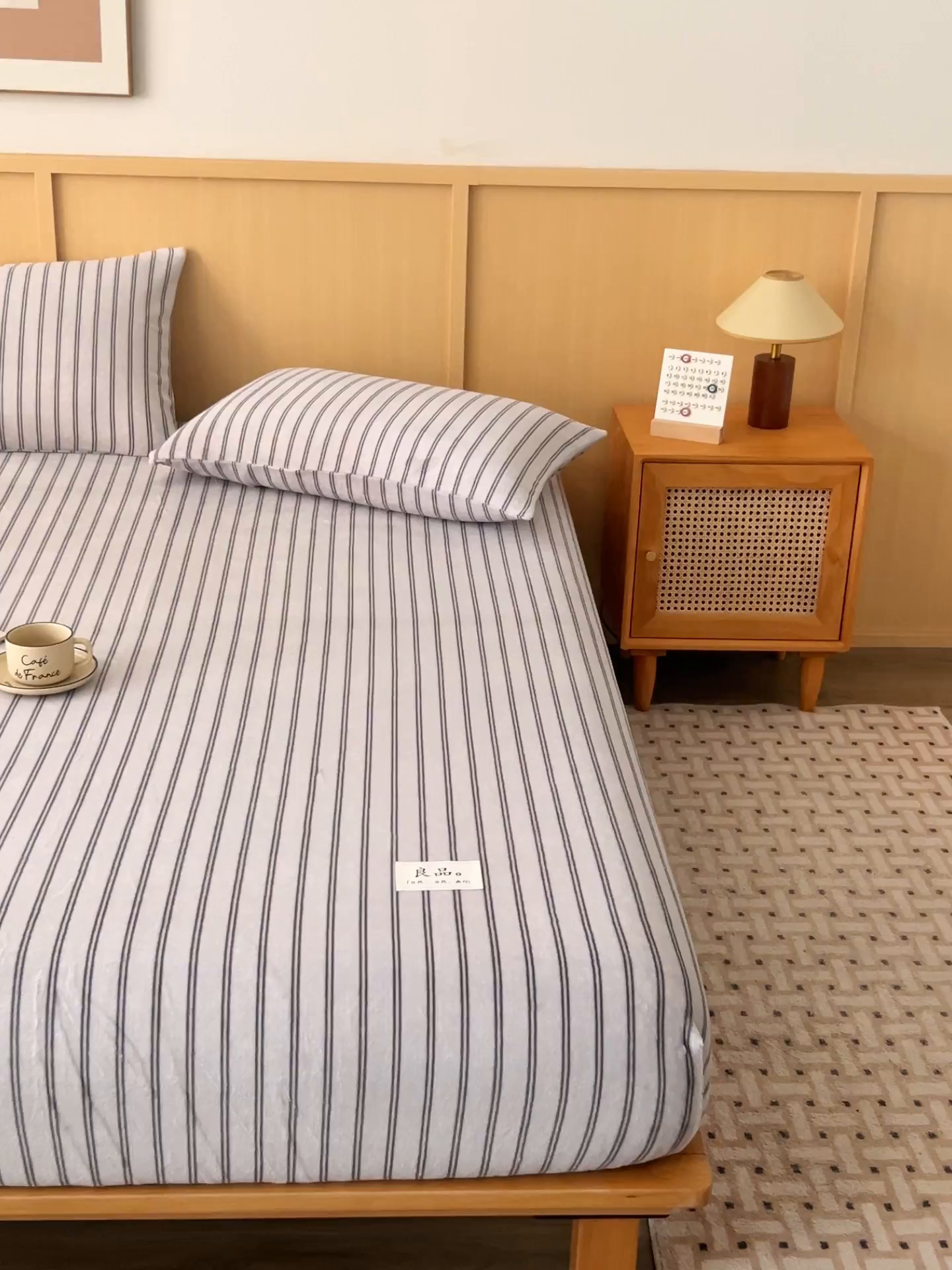 91家纺网 家纺一手货源 找家纺 早晨家纺 2025新款野牧款高克重牛奶绒印花单床笠 野牧-竖条白