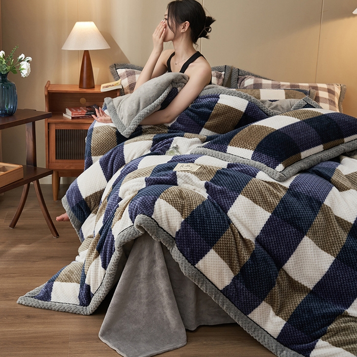 91家纺网 家纺一手货源 找家纺 早晨家纺 2025新款豆豆款菠萝格-单被套 豆豆绒-大方格蓝