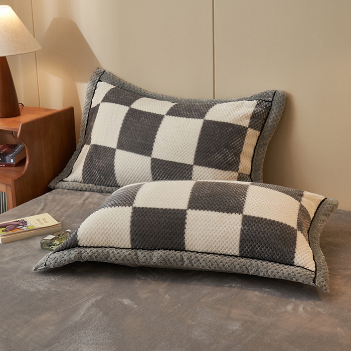 91家纺网 家纺一手货源 找家纺 （总）早晨家纺 2025新款豆豆款牛奶绒菠萝格-单被套