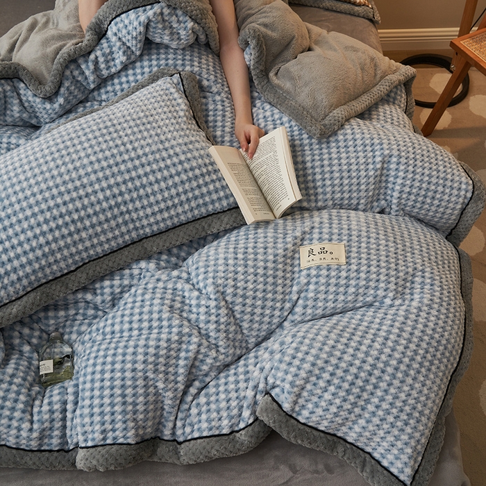 91家纺网 家纺一手货源 找家纺 早晨家纺 2025新款豆豆款菠萝格-单被套 豆豆绒-小格蓝