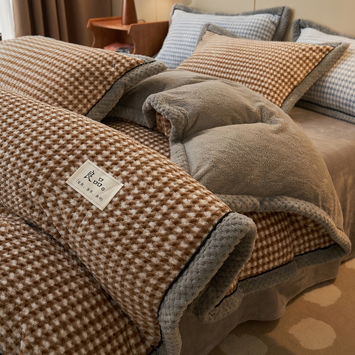 91家纺网 家纺一手货源 找家纺 早晨家纺 2025新款豆豆款菠萝格-单被套 豆豆绒-小格咖