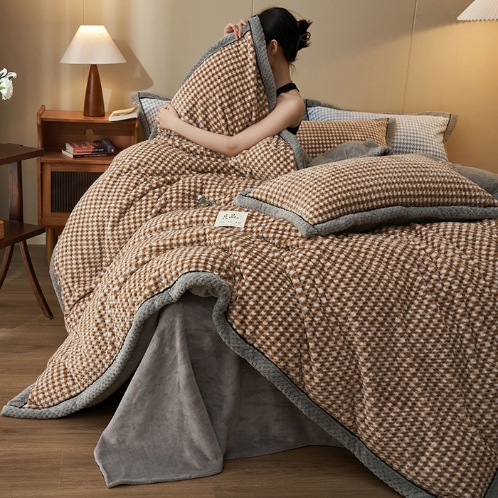 91家纺网 家纺一手货源 找家纺 早晨家纺 2025新款豆豆款菠萝格-单被套 豆豆绒-小格咖