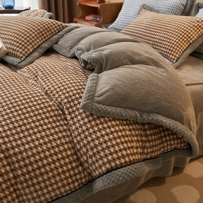 91家纺网 家纺一手货源 找家纺 早晨家纺 2025新款豆豆款菠萝格-单被套 豆豆绒-小格咖