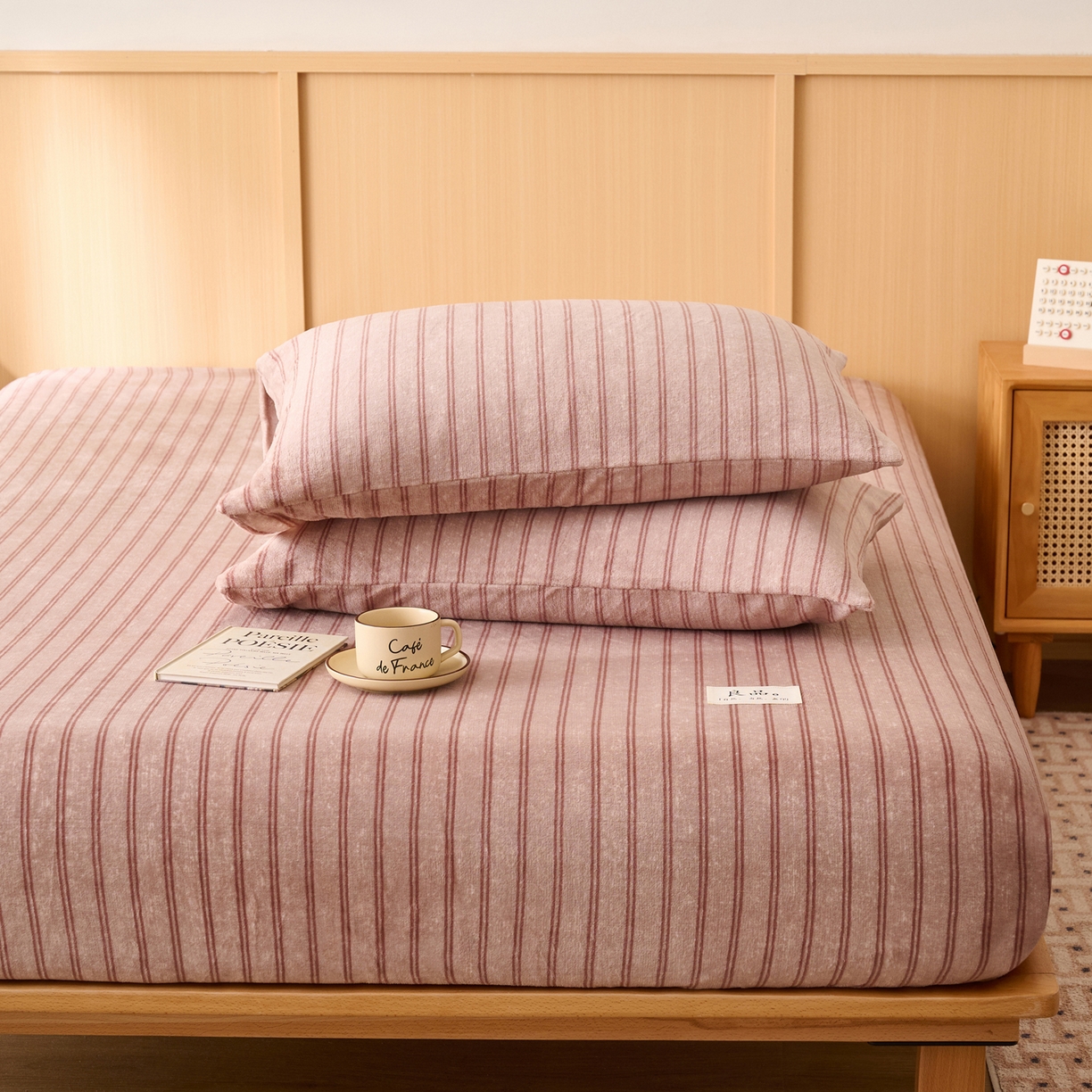 91家纺网 家纺一手货源 找家纺 早晨家纺 2025新款野牧款高克重牛奶绒印花单床笠 野牧-竖条咖