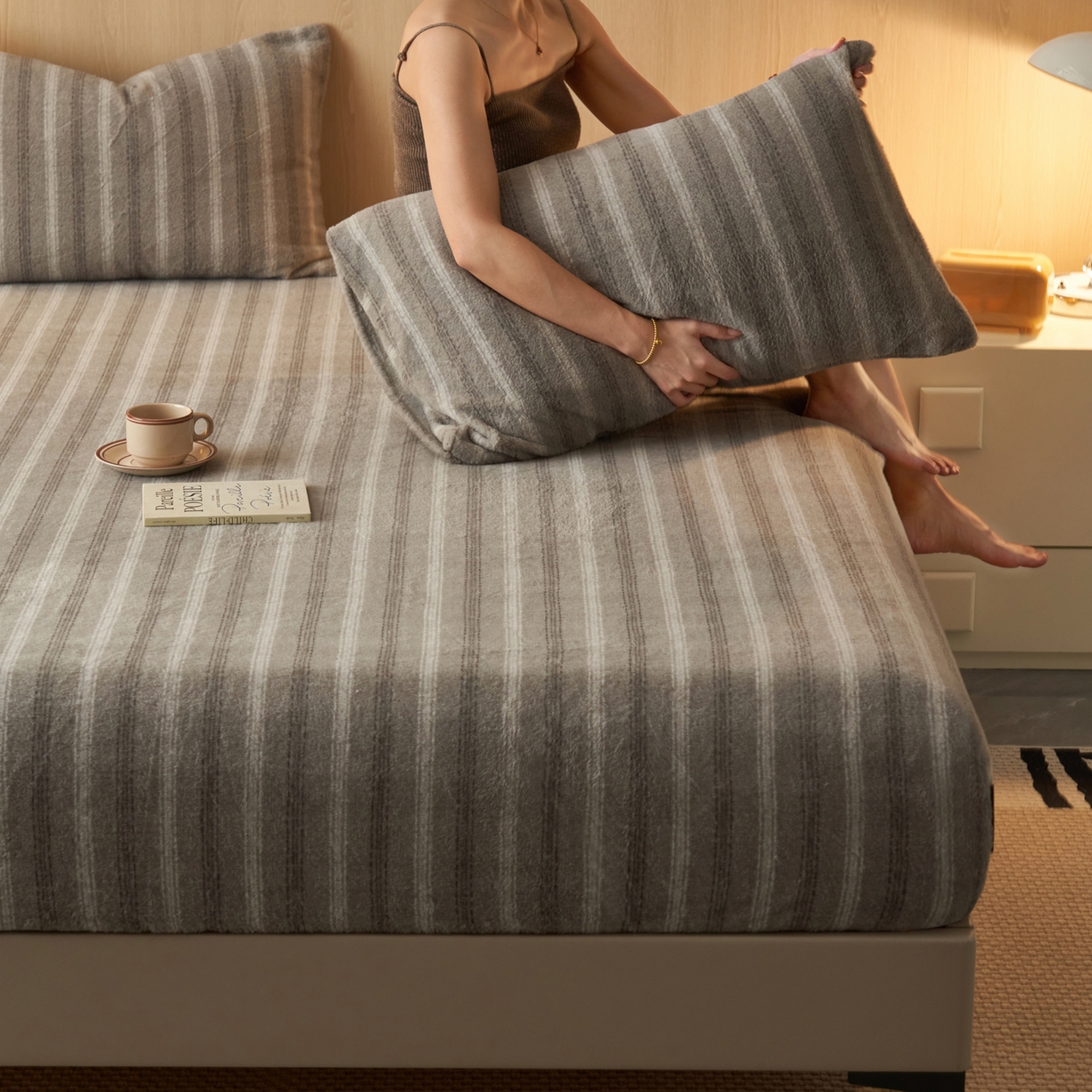 91家纺网 家纺一手货源 找家纺 早晨家纺 2025新款未末款仿羊绒牛奶绒床笠 未末-深灰