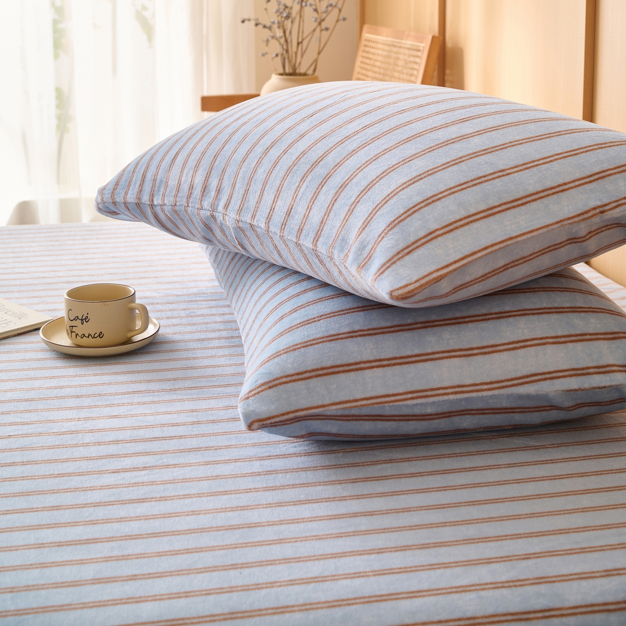 91家纺网 家纺一手货源 找家纺 早晨家纺 2025新款野牧款高克重牛奶绒印花单床笠 野牧-竖条蓝