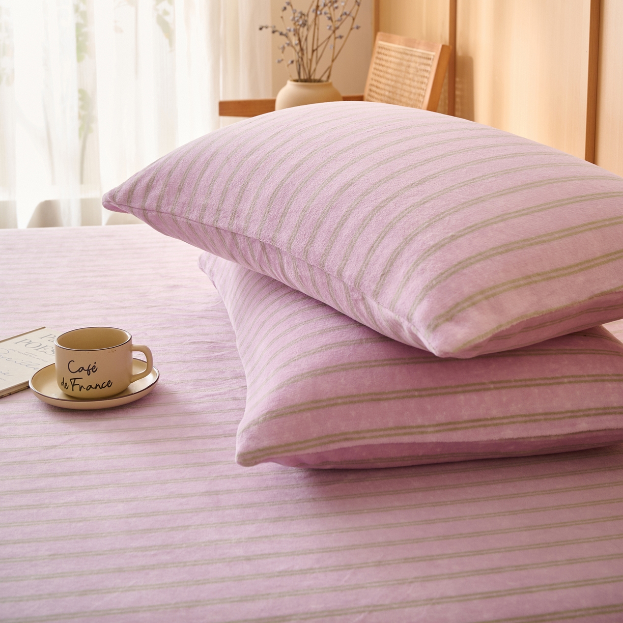 91家纺网 家纺一手货源 找家纺 早晨家纺 2025新款野牧款高克重牛奶绒印花单床笠 野牧-竖条紫粉