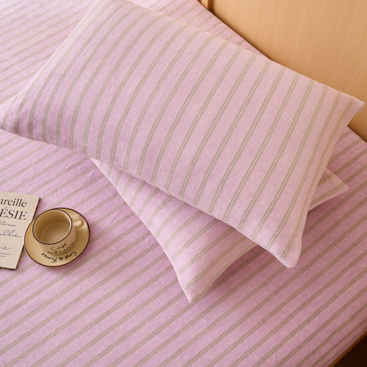 91家纺网 家纺一手货源 找家纺 早晨家纺 2025新款野牧款高克重牛奶绒印花单床笠 野牧-竖条紫粉