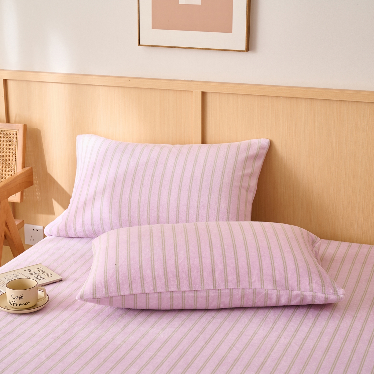 91家纺网 家纺一手货源 找家纺 早晨家纺 2025新款野牧款高克重牛奶绒印花单床笠 野牧-竖条紫粉