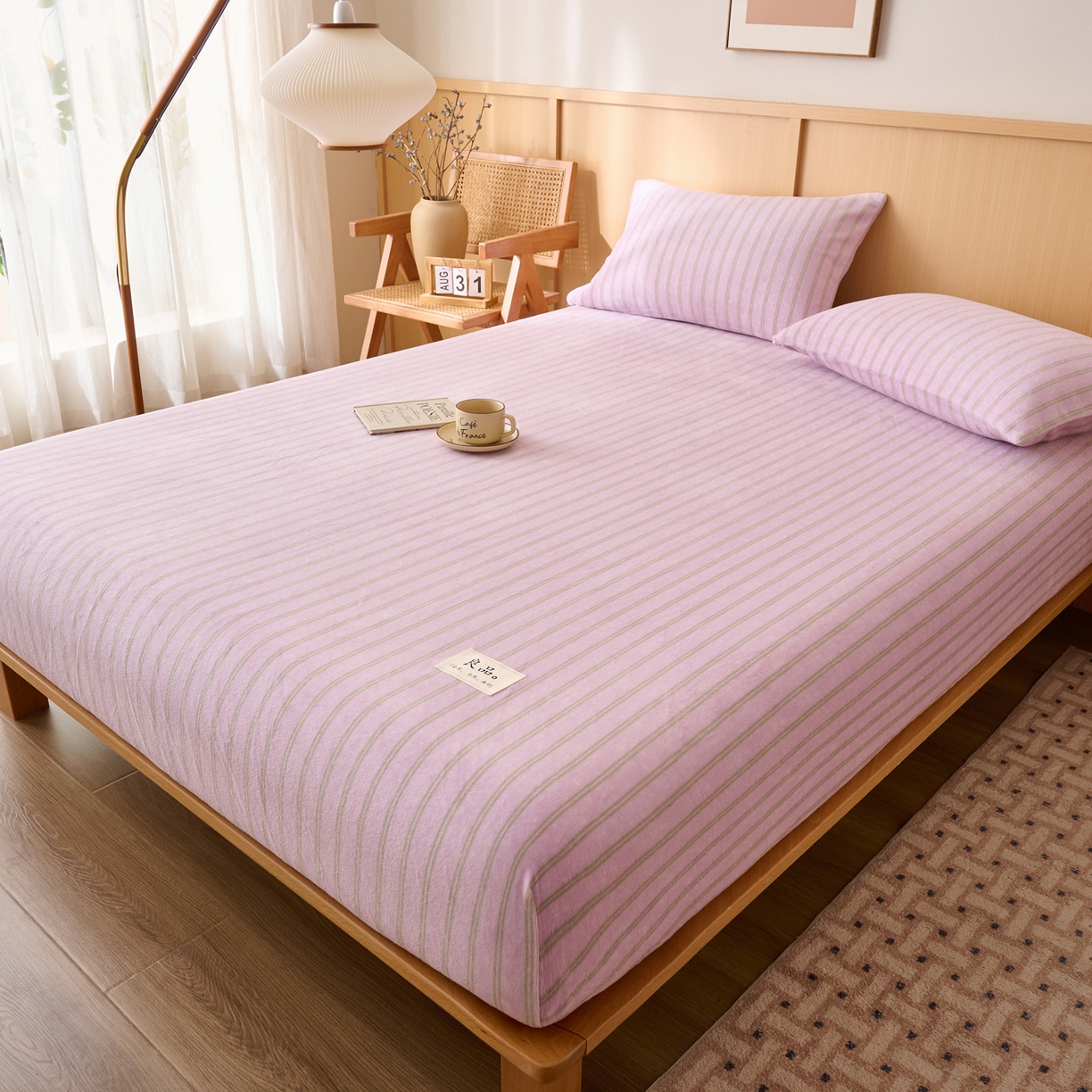 91家纺网 家纺一手货源 找家纺 早晨家纺 2025新款野牧款高克重牛奶绒印花单床笠 野牧-竖条紫粉