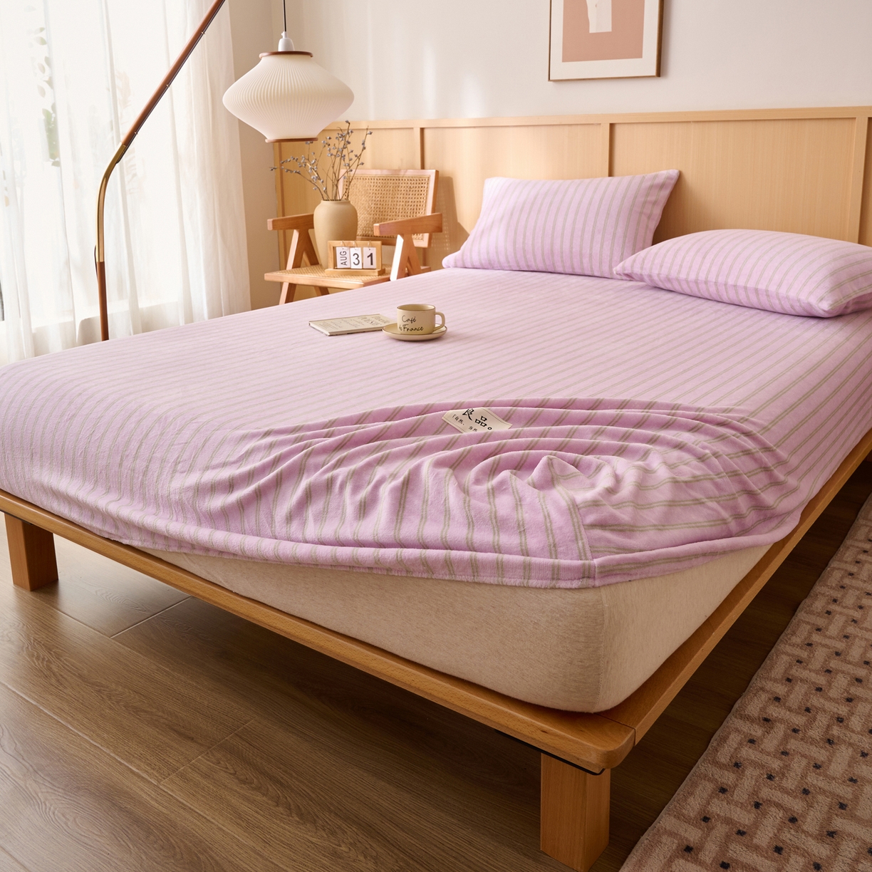 91家纺网 家纺一手货源 找家纺 早晨家纺 2025新款野牧款高克重牛奶绒印花单床笠 野牧-竖条紫粉