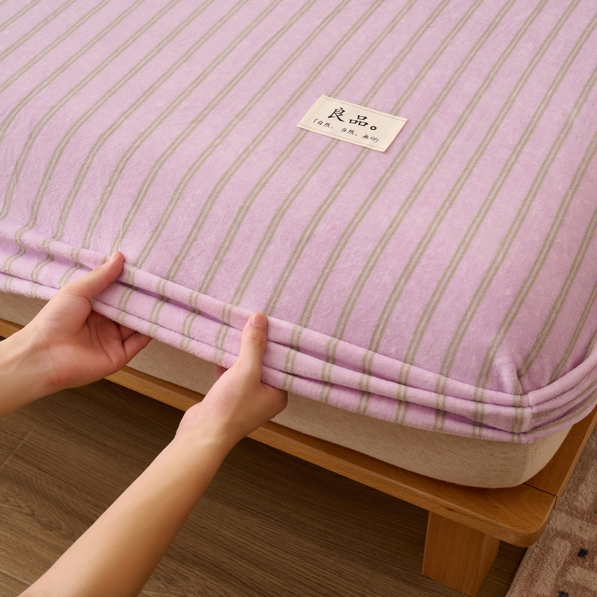 91家纺网 家纺一手货源 找家纺 早晨家纺 2025新款野牧款高克重牛奶绒印花单床笠 野牧-竖条紫粉