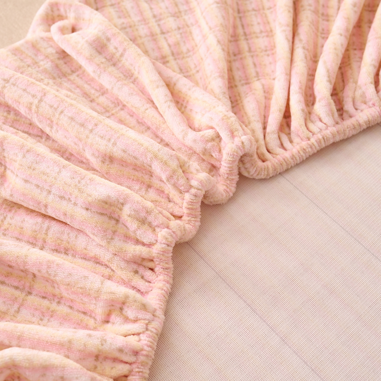 91家纺网 家纺一手货源 找家纺 早晨家纺 2025新款野牧款高克重牛奶绒印花单床笠 野牧-香风粉