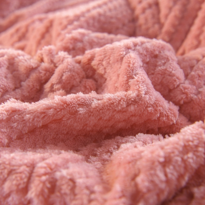 91家纺网 家纺一手货源 找家纺 仟网汇 2025新款热款剪花绒毛毛球绒水晶绒四件套 粉色