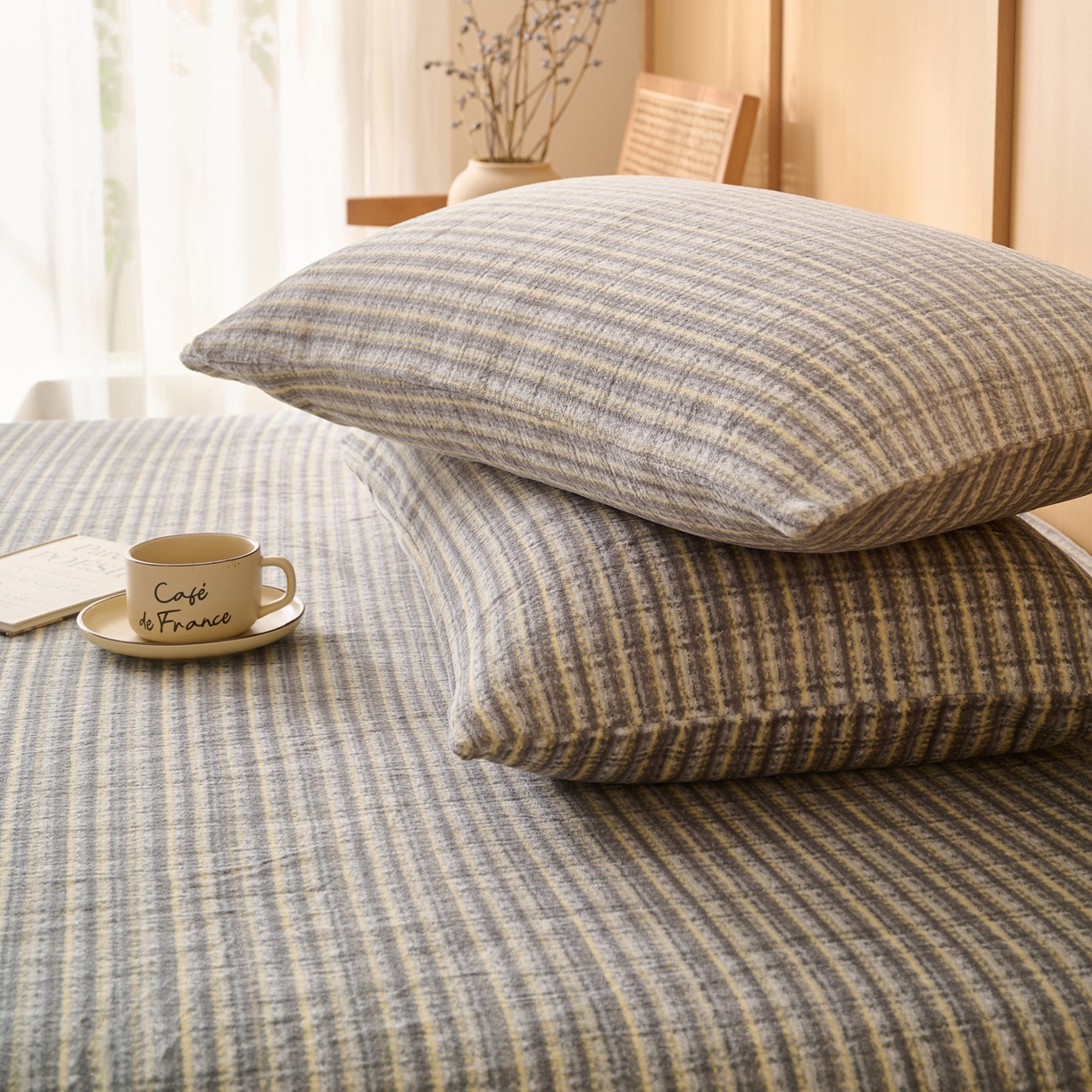 91家纺网 家纺一手货源 找家纺 早晨家纺 2025新款野牧款高克重牛奶绒印花单床笠 野牧-香风灰