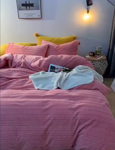 91家纺网 家纺一手货源 找家纺 仟网汇 2025新款热款剪花绒毛毛球绒水晶绒四件套 粉色