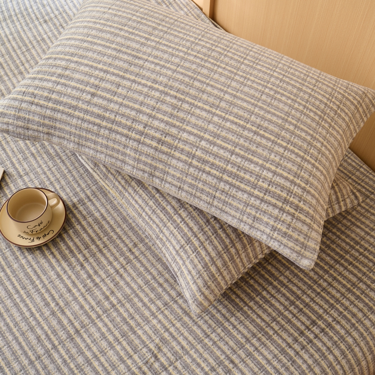 91家纺网 家纺一手货源 找家纺 早晨家纺 2025新款野牧款高克重牛奶绒印花单床笠 野牧-香风灰