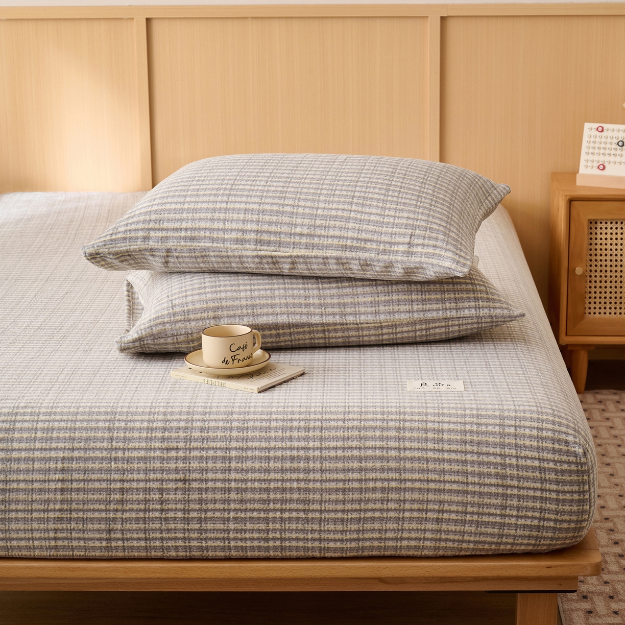 91家纺网 家纺一手货源 找家纺 早晨家纺 2025新款野牧款高克重牛奶绒印花单床笠 野牧-香风灰