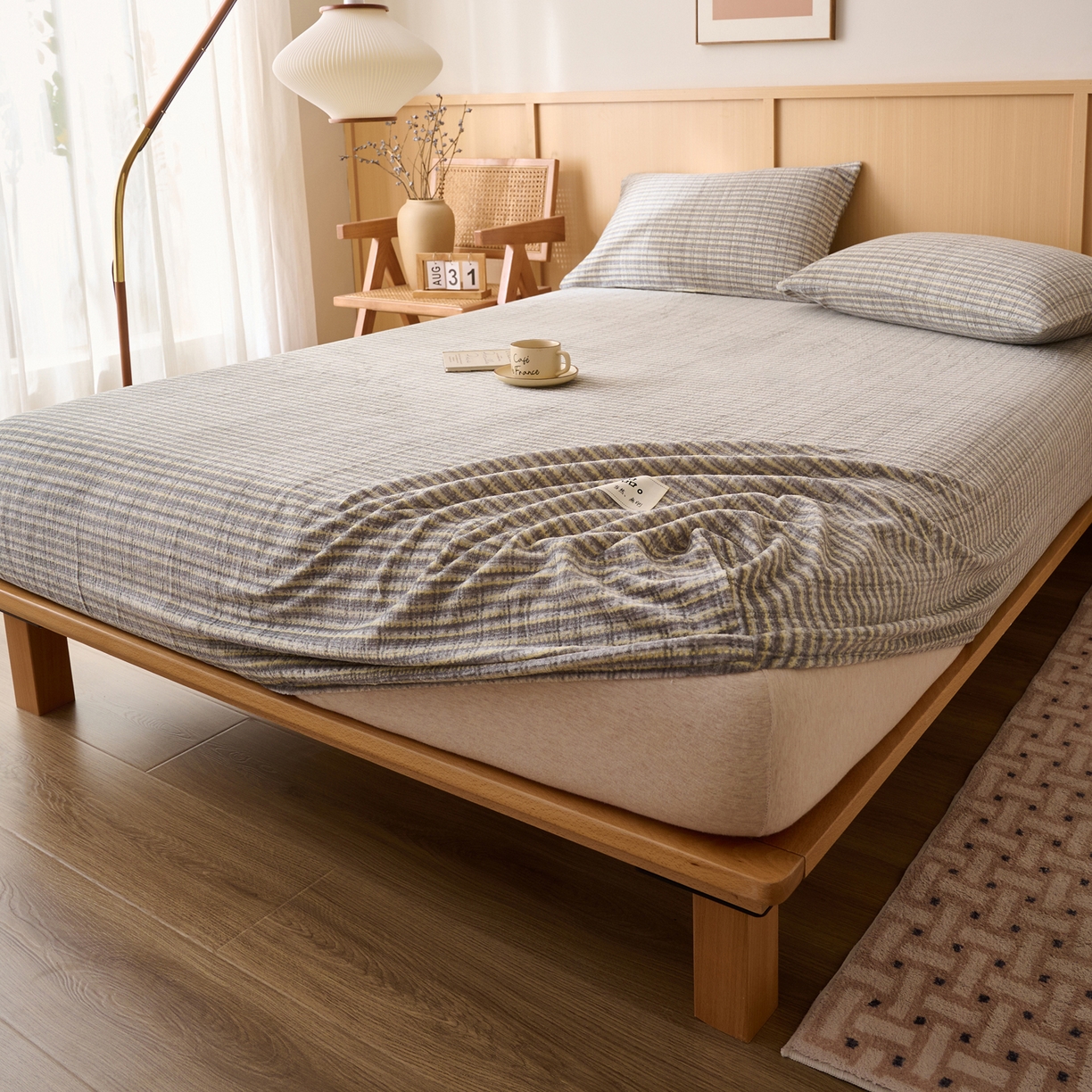 91家纺网 家纺一手货源 找家纺 早晨家纺 2025新款野牧款高克重牛奶绒印花单床笠 野牧-香风灰