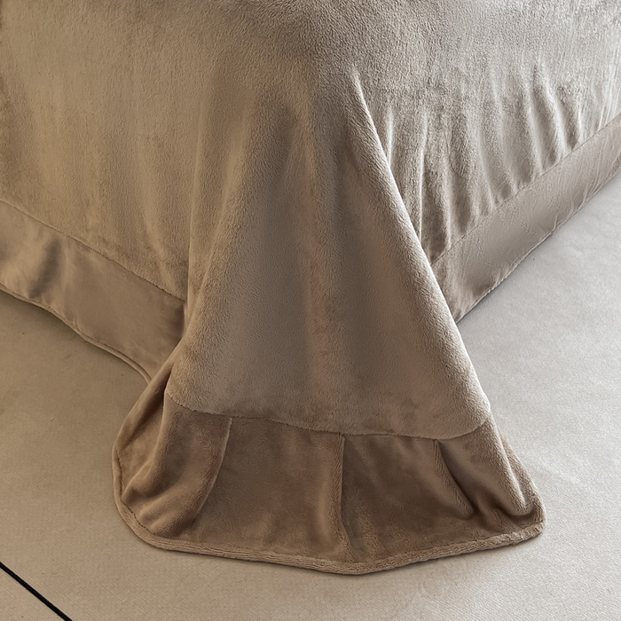 91家纺网 家纺一手货源 找家纺 仟网汇 2025新款加厚兔毛绒法式宽边四件套牛奶绒 拿铁玫瑰