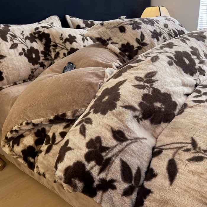 91家纺网 家纺一手货源 找家纺 仟网汇 2025新款加厚兔毛绒法式宽边四件套牛奶绒 干枯玫瑰