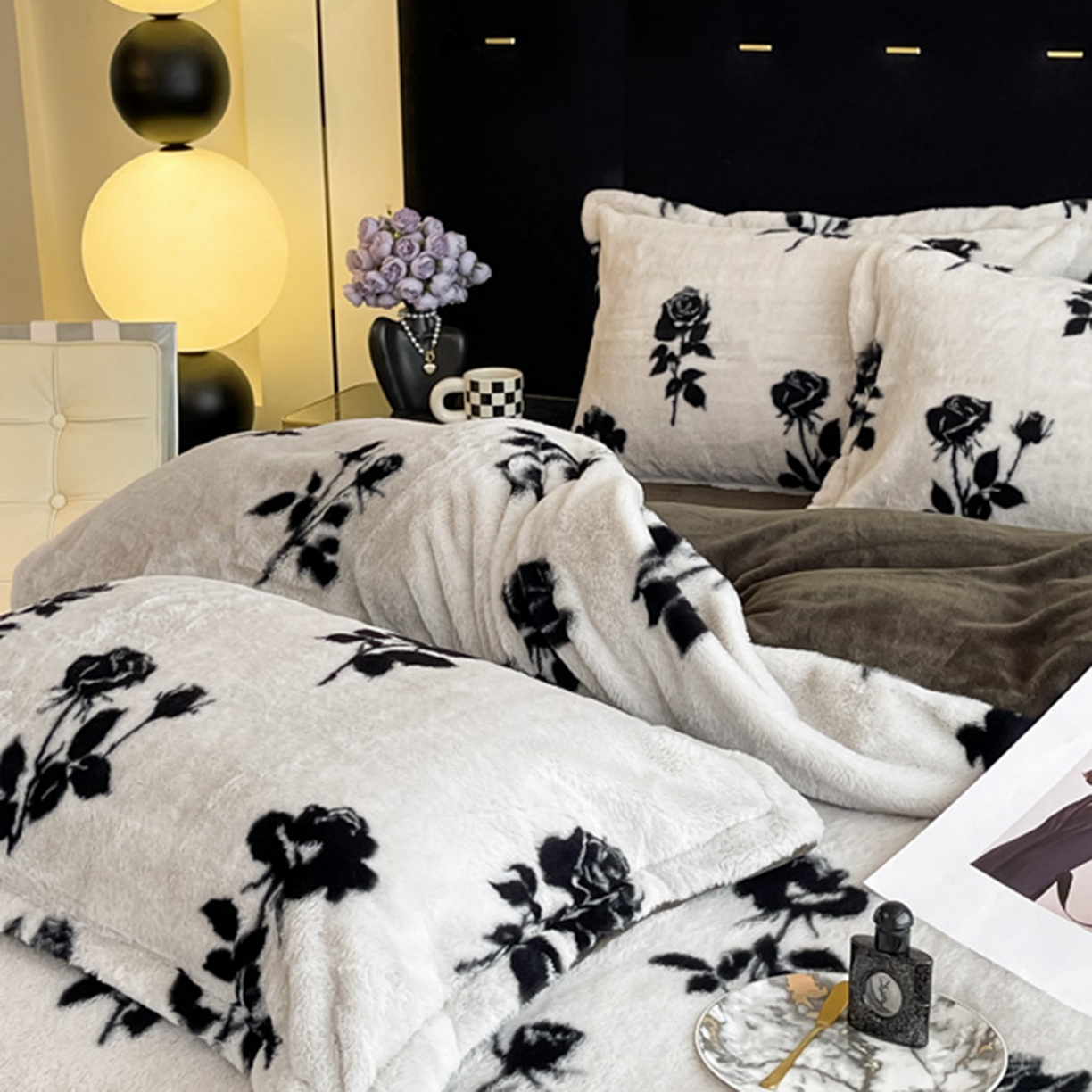 91家纺网 家纺一手货源 找家纺 仟网汇 2025新款加厚兔毛绒法式宽边四件套牛奶绒 邂逅玫瑰