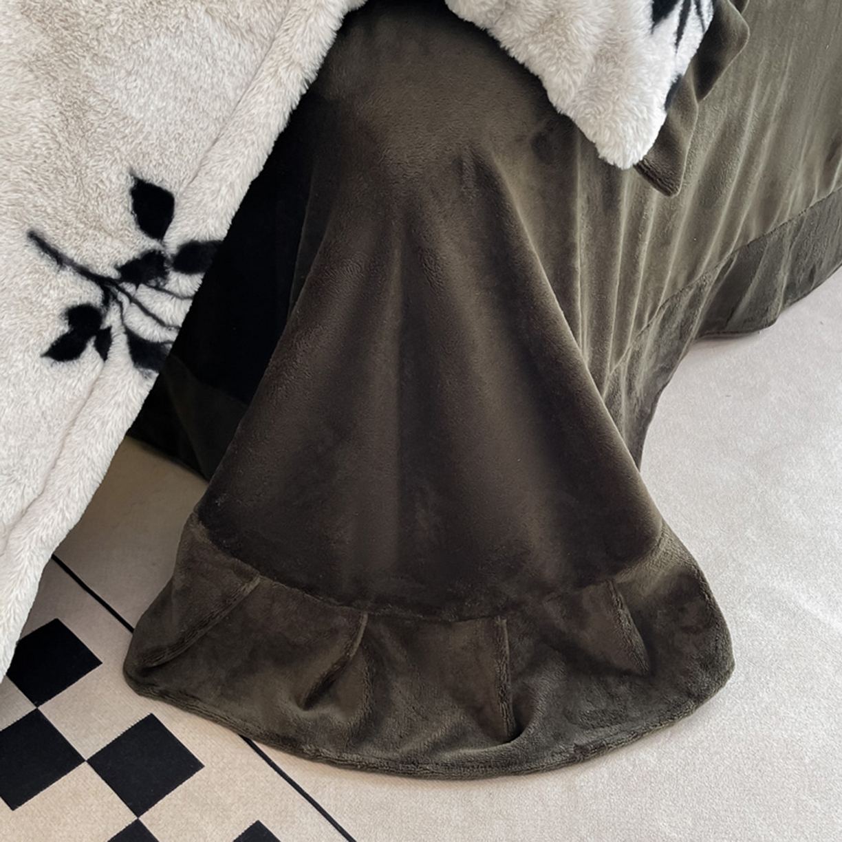 91家纺网 家纺一手货源 找家纺 仟网汇 2025新款加厚兔毛绒法式宽边四件套牛奶绒 邂逅玫瑰