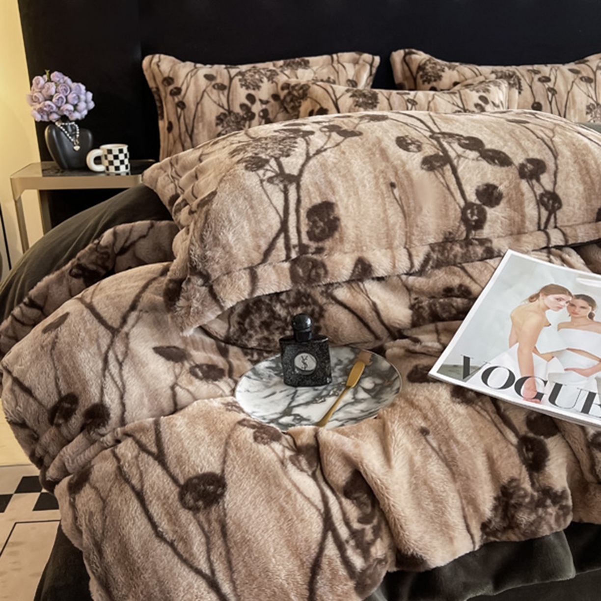 91家纺网 家纺一手货源 找家纺 仟网汇 2025新款加厚兔毛绒法式宽边四件套牛奶绒 陌上花开