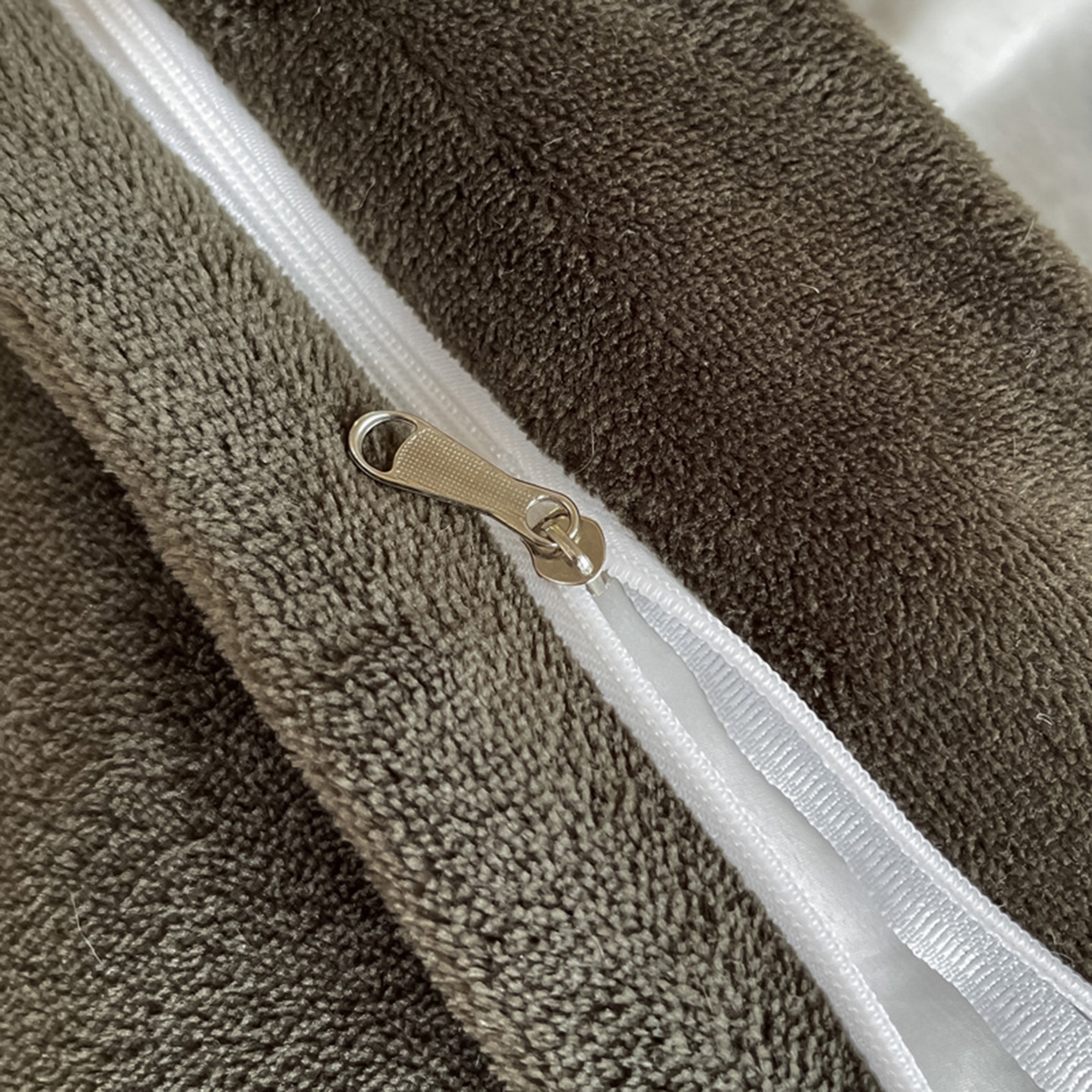 91家纺网 家纺一手货源 找家纺 仟网汇 2025新款加厚兔毛绒法式宽边四件套牛奶绒 邂逅玫瑰