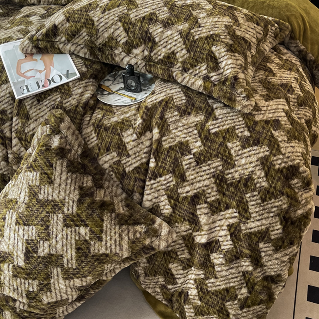 91家纺网 家纺一手货源 找家纺 仟网汇 2025新款加厚兔毛绒法式宽边四件套牛奶绒 绿影阑珊