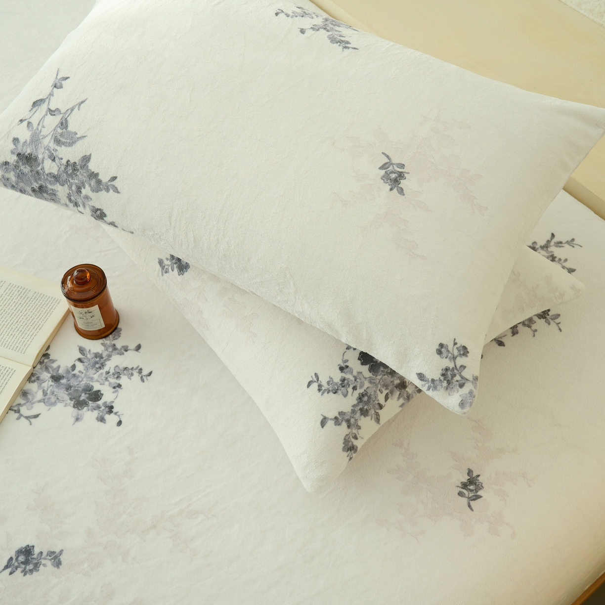 91家纺网 家纺一手货源 找家纺 早晨家纺 2025新款数码印花高克重牛奶单床笠 幽花